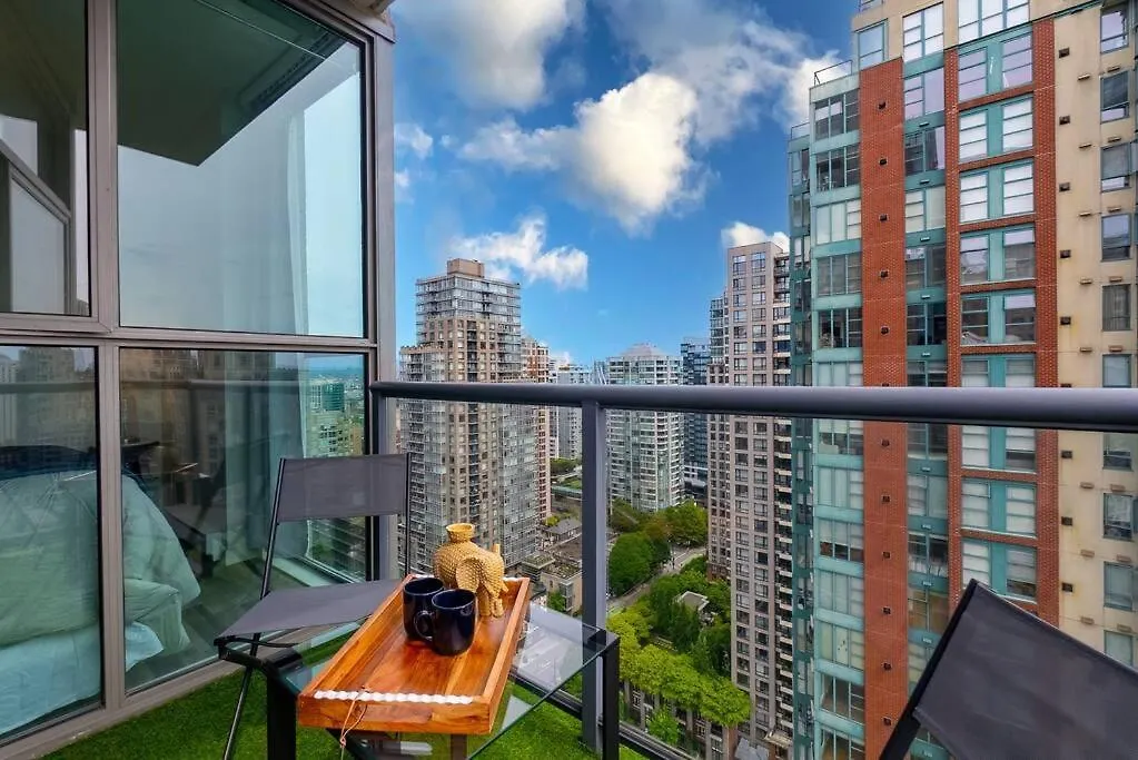 Marvelous 2 Bed Condo In Yaletown Panoramic Views! Vancouver Apartamento